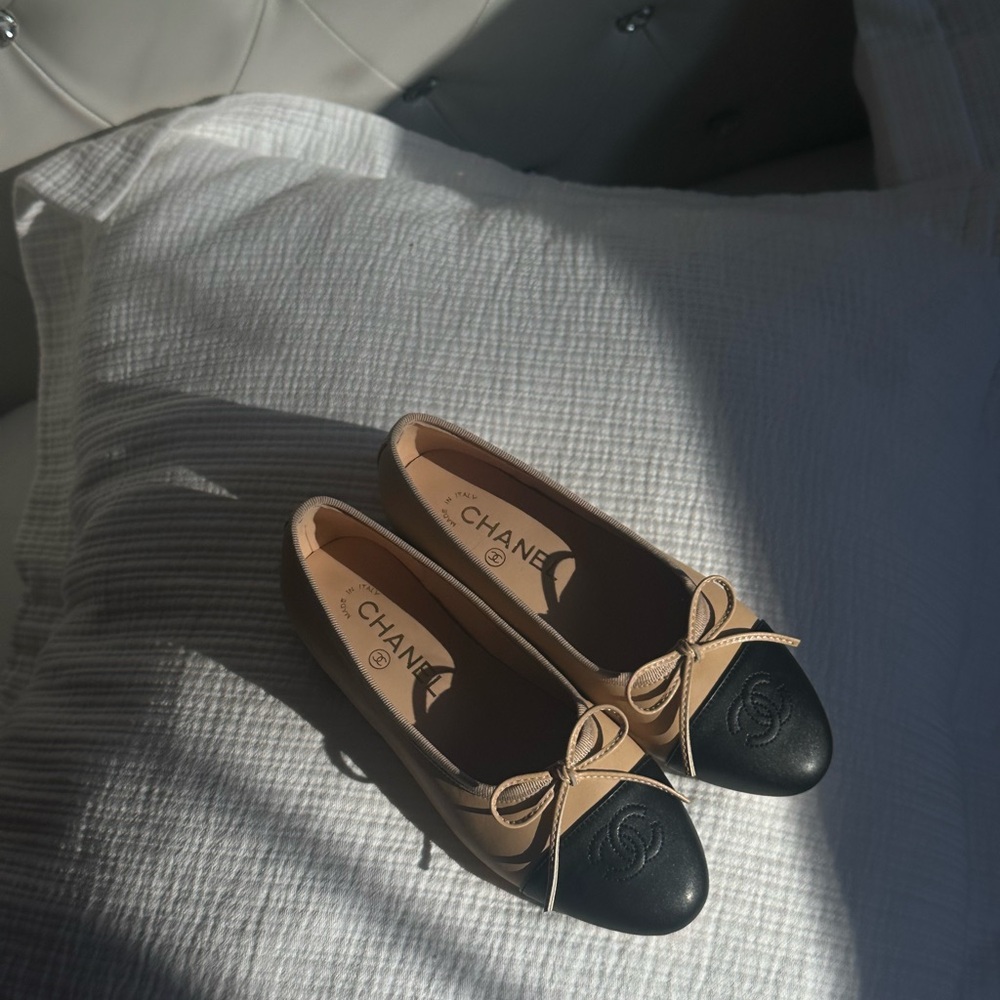 DH GATE Chanel Black and Tan Flats with Bow Detail